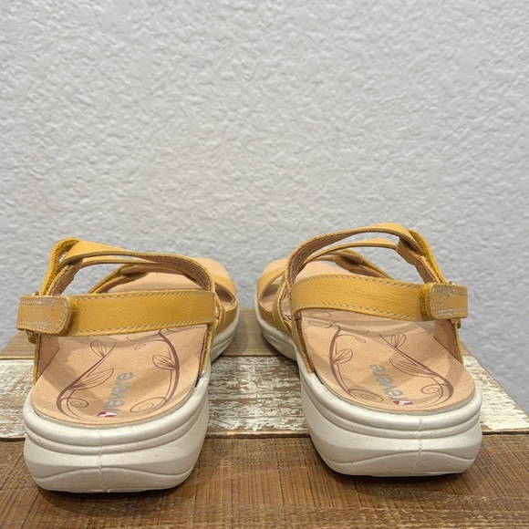 Revere Emerald Leather Sandals Mustard Size 8 - Picture 8 of 10